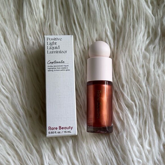 Rare Beauty Positive Light Liquid Luminizer Captivate - Picture 2 of 12